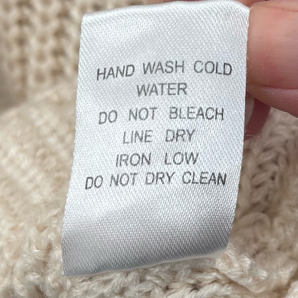 HYFVE Cream Bubble Sleeve Cropped Sweater Size Medium - Picture 6 of 8